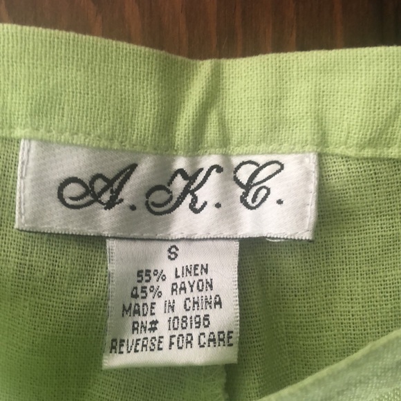 3 piece capri outfit. Small - Picture 4 of 9